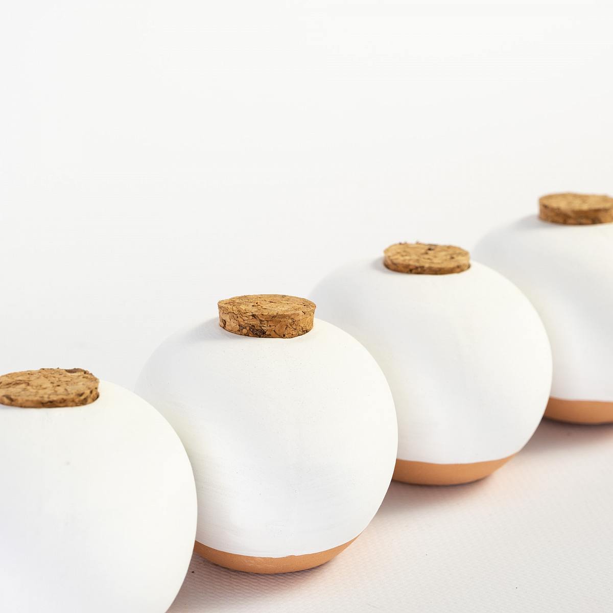 Pack 4 Terracotta Self-watering Spheres picture 2