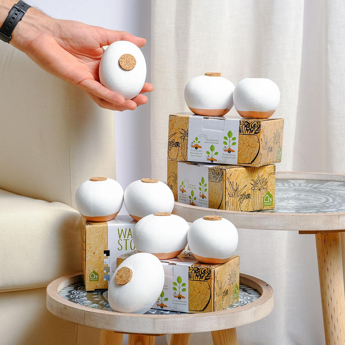 Pack 8 Terracotta self-watering spheres picture 1